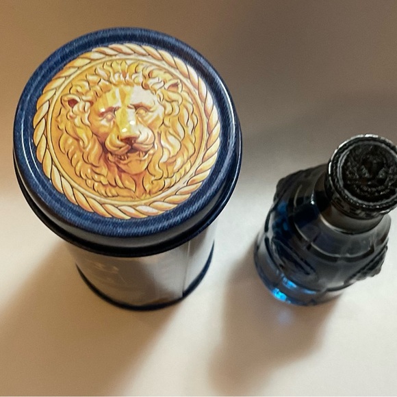 Versace Blue Jeans mans fragrance spray 2.5fl.Oz. 75ml. In round western tin. - Picture 3 of 8